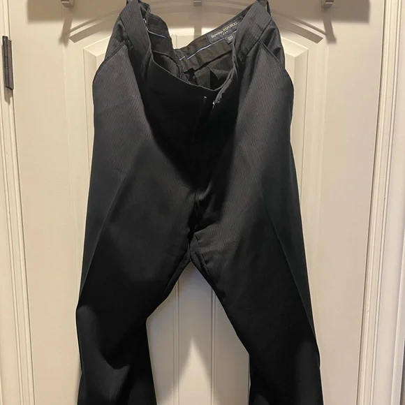 Banana Republic - Men’s Suit - NAVY Color Pin - 46R Jacket - 35/32 Pants - Picture 6 of 7